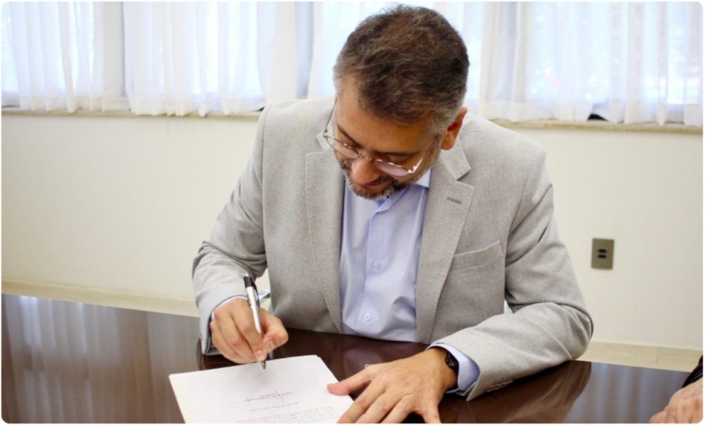 O deputado Lorran Barreto é o autor da lei que criou o programa de estudo estudantil no Amapá (3)